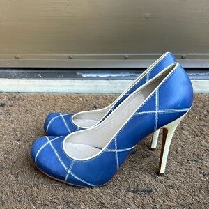 LAMB Gwen Stefani Blue and White Leather High Heel Pumps Sz 8.5 No Doubt Y2K